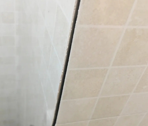 罗平瓷砖空鼓维修公司分享阳台瓷砖脱落的修复过程可以分为以下几个步骤
