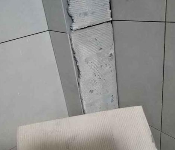 罗平瓷砖空鼓维修公司分享下厨房瓷砖脱落的补救措施。